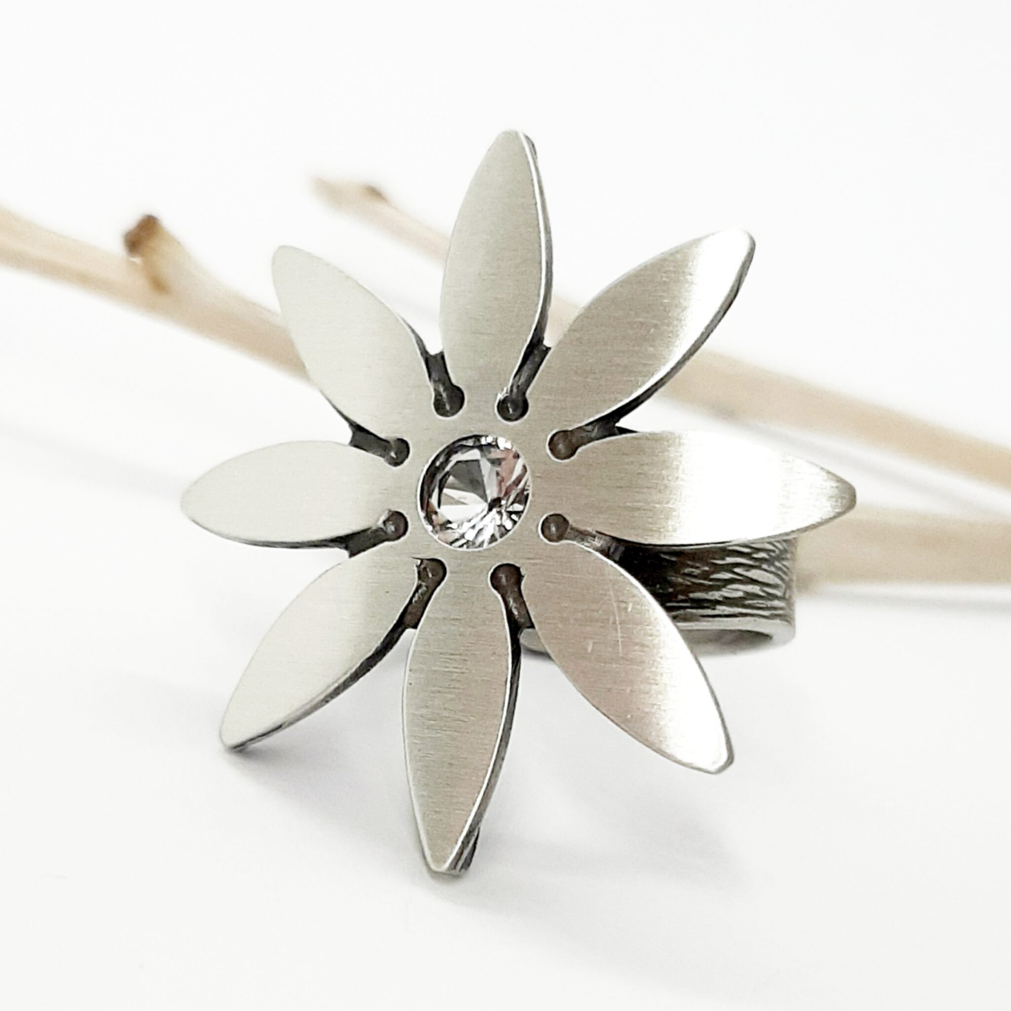 Nordform Ring Große Runde Blüte (Ø 32mm) Silber Bergkristall