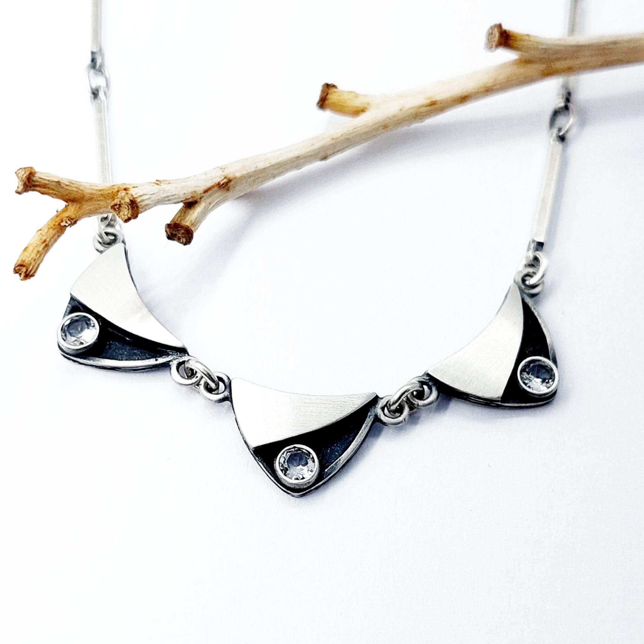 Nordform Stäbchen-Collier mit 3 Mittelelementen Silber Bergkristall Nordform Stäbchen-Collier mit 3 Mittelelementen Silber Bergkristall