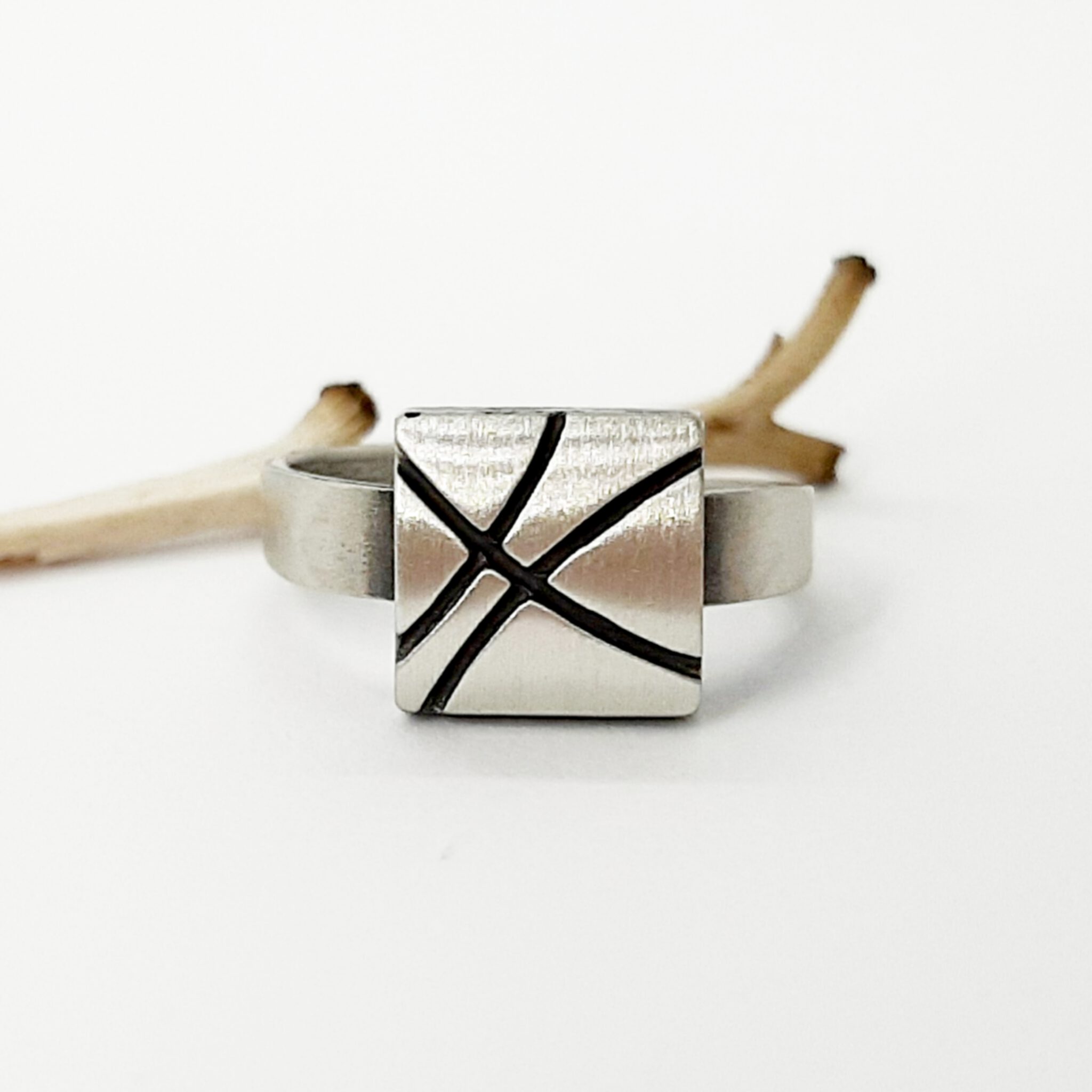 Nordform Ring mit Quadratischen Kopf (klein) in Silber