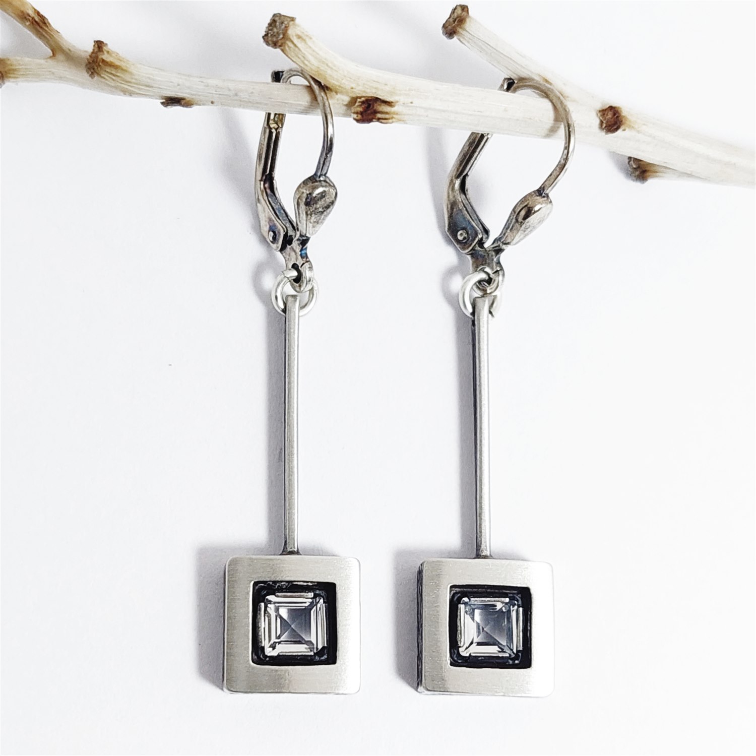 Nordform Bügel-Ohrhänger Quadrat an Stäbchen Silber Bergkristall