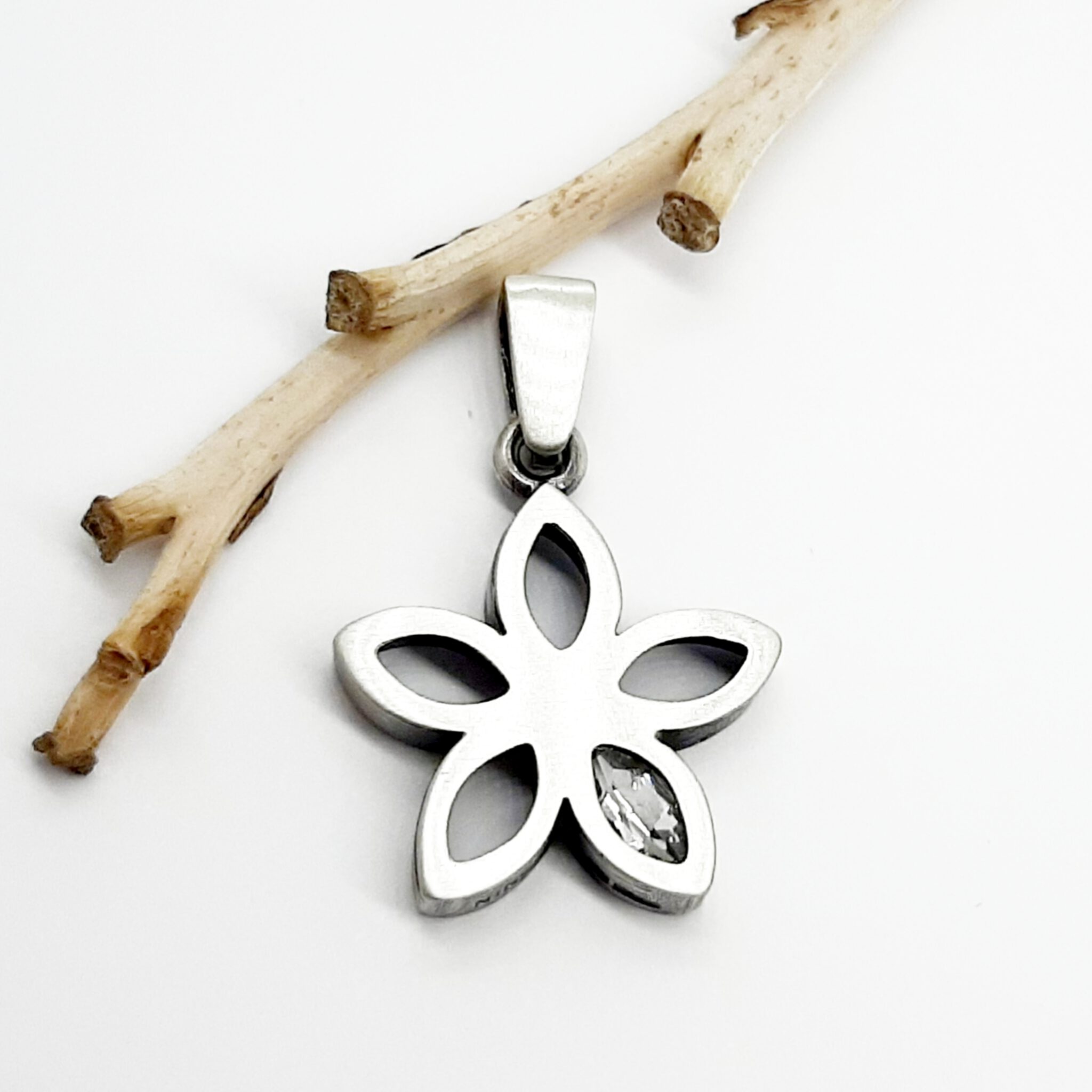 Nordform Blüten-Anhänger mit Bergkristall (18x26mm)