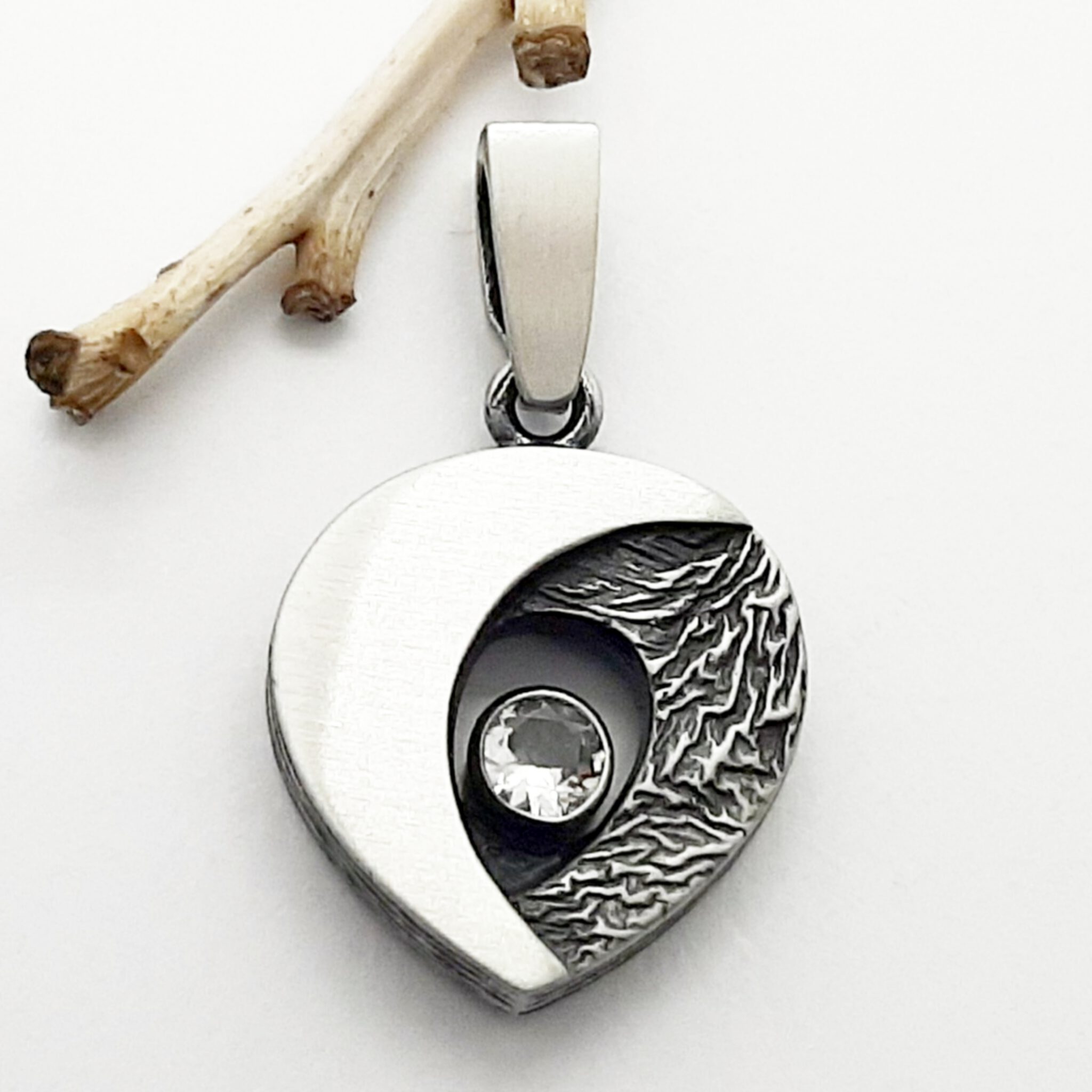 Nordform Anhänger Silber teilweise Geschwärzt mit Bergkristall (18x22mm)