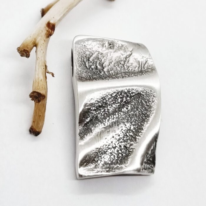 Nordform Rechteckiger Anh. Gebogen Silber Teilw. Geschwärzt (14x24mm)