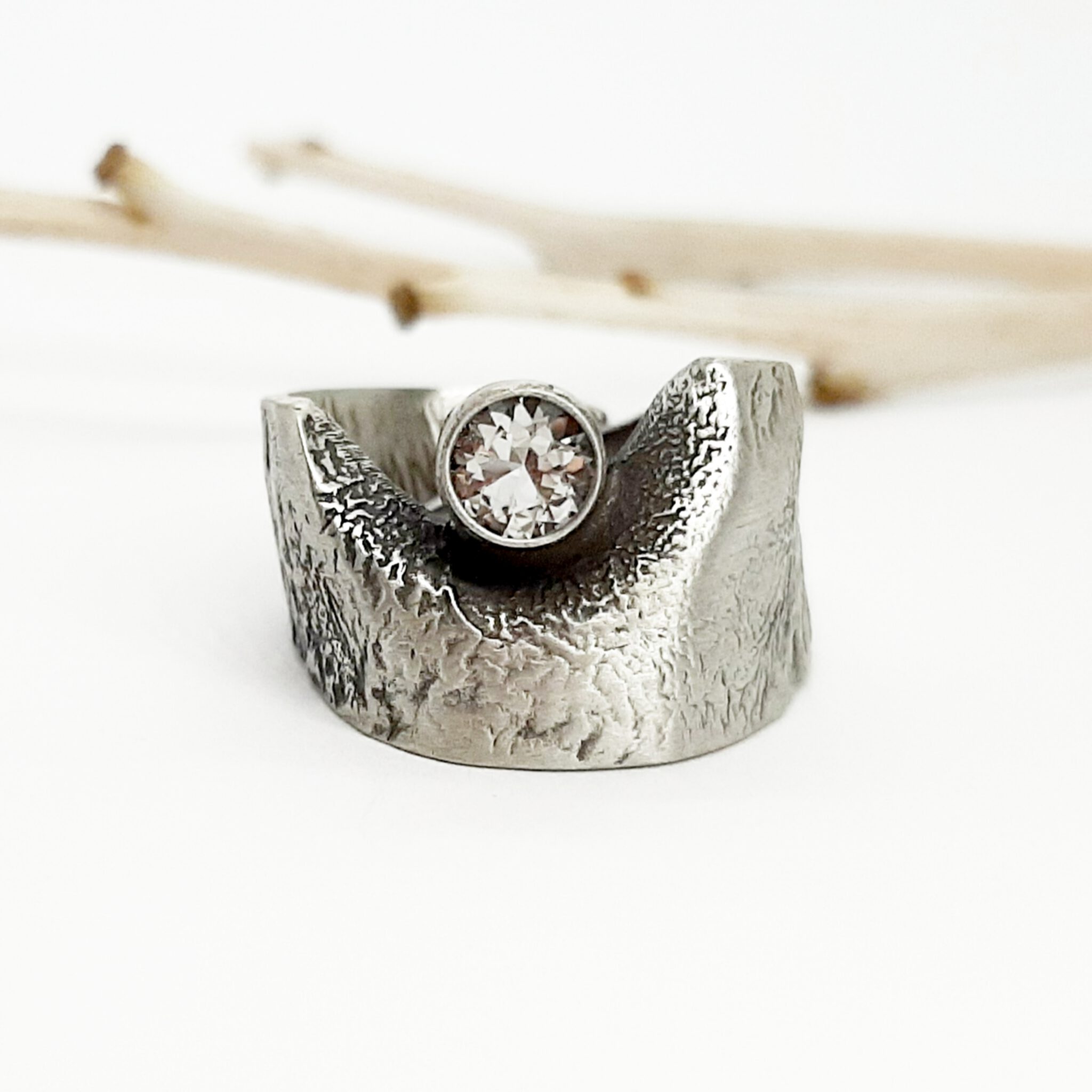 Nordform Bandring Organische Form (13mm) Silber Geschwärzt Bergkristall