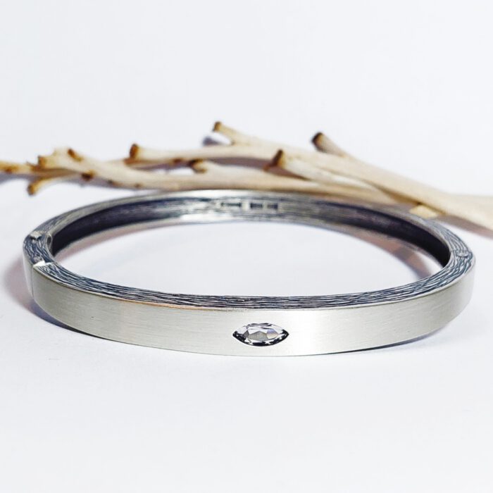 Nordform Schmaler Armreif Silber mit Bergkristall in Navette-Schliff